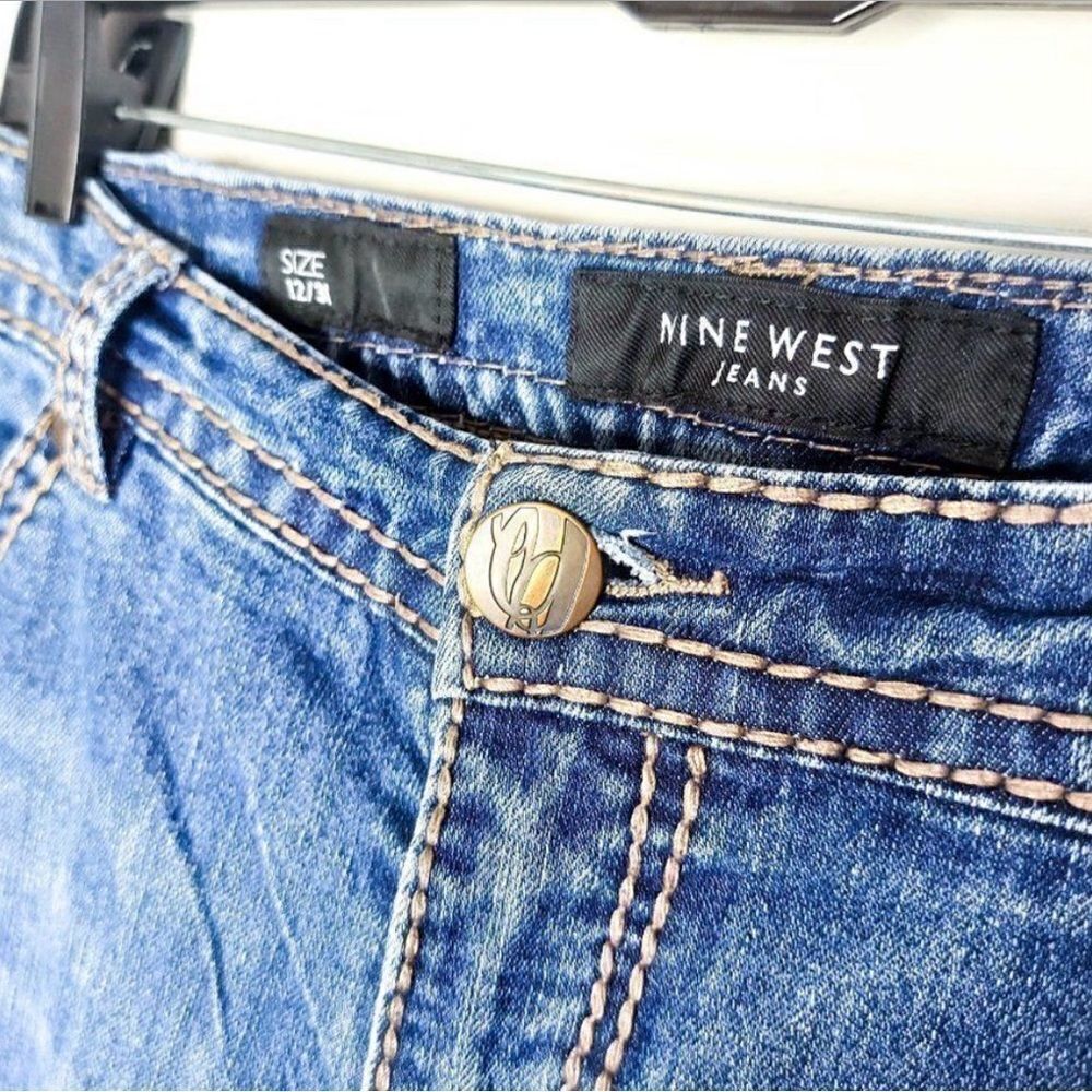 NINE WEST Embroidered Rhinestone Capri Jeans EUC - Picture 4 of 6